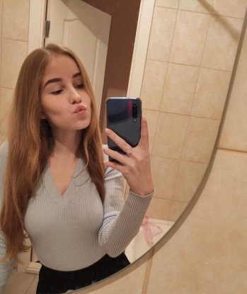 Обворожительная блондиночка с шикарной грудью и стройными ножками желает встречи с обеспеченным мужчиной для ярких и страстных моментов. Жду вас у себя дома! 9356, 21 год